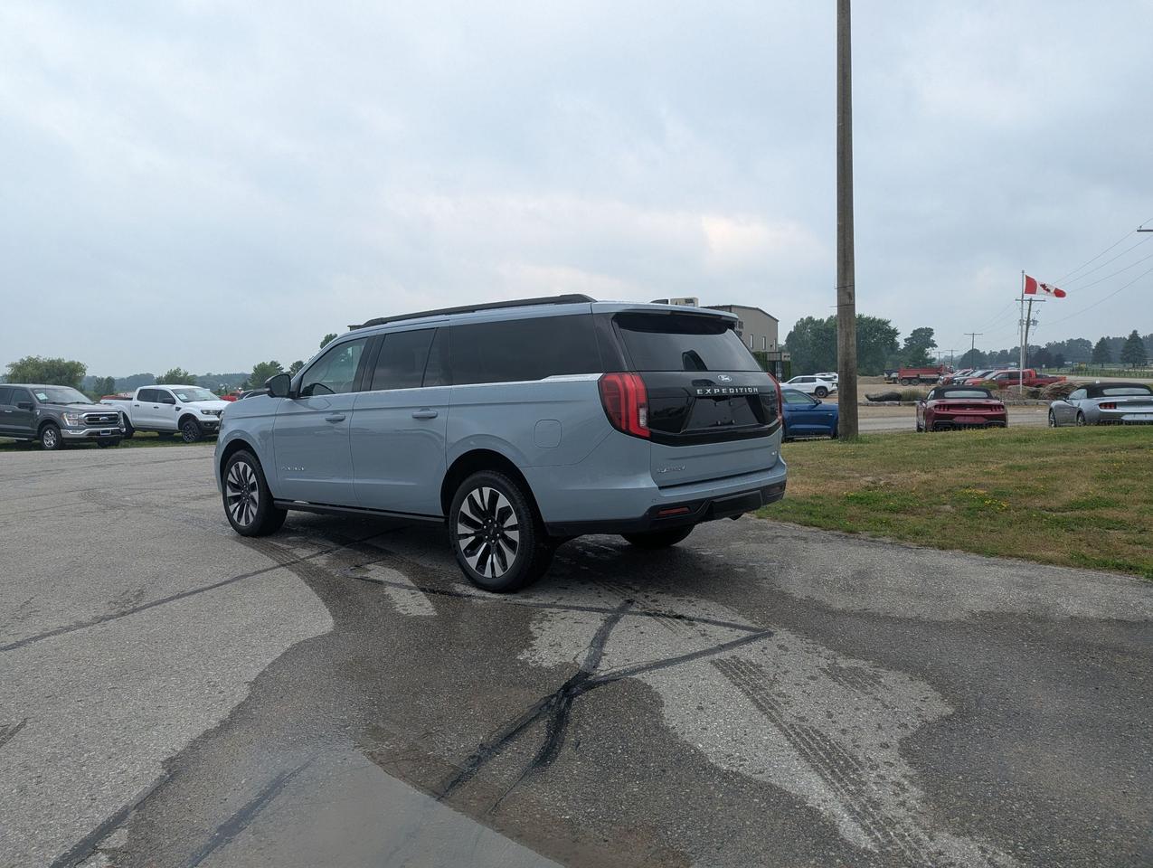 2027 Ford Expedition Platinum 4x4 Photo3