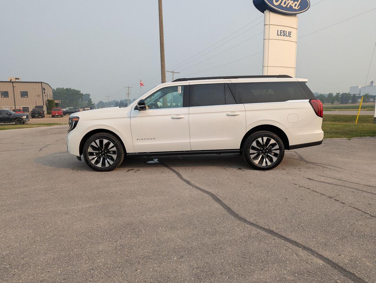 2027 Ford Expedition Platinum 4x4 Photo2