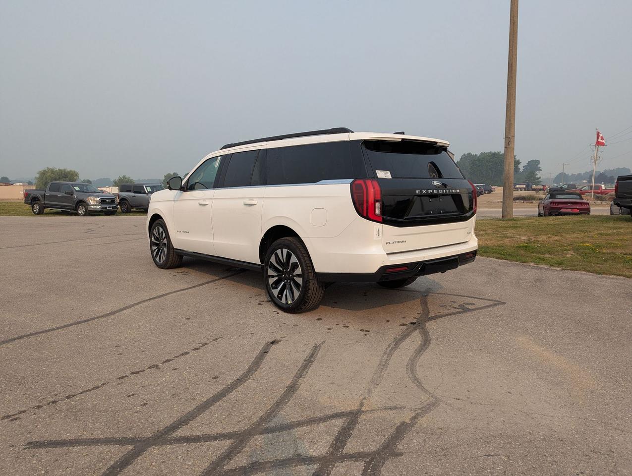 2027 Ford Expedition Platinum 4x4 Photo3