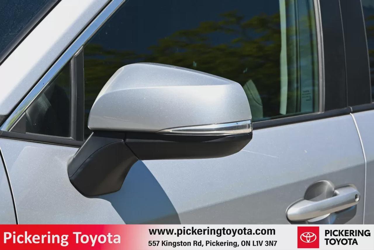 2021 Toyota RAV4 LE Photo2