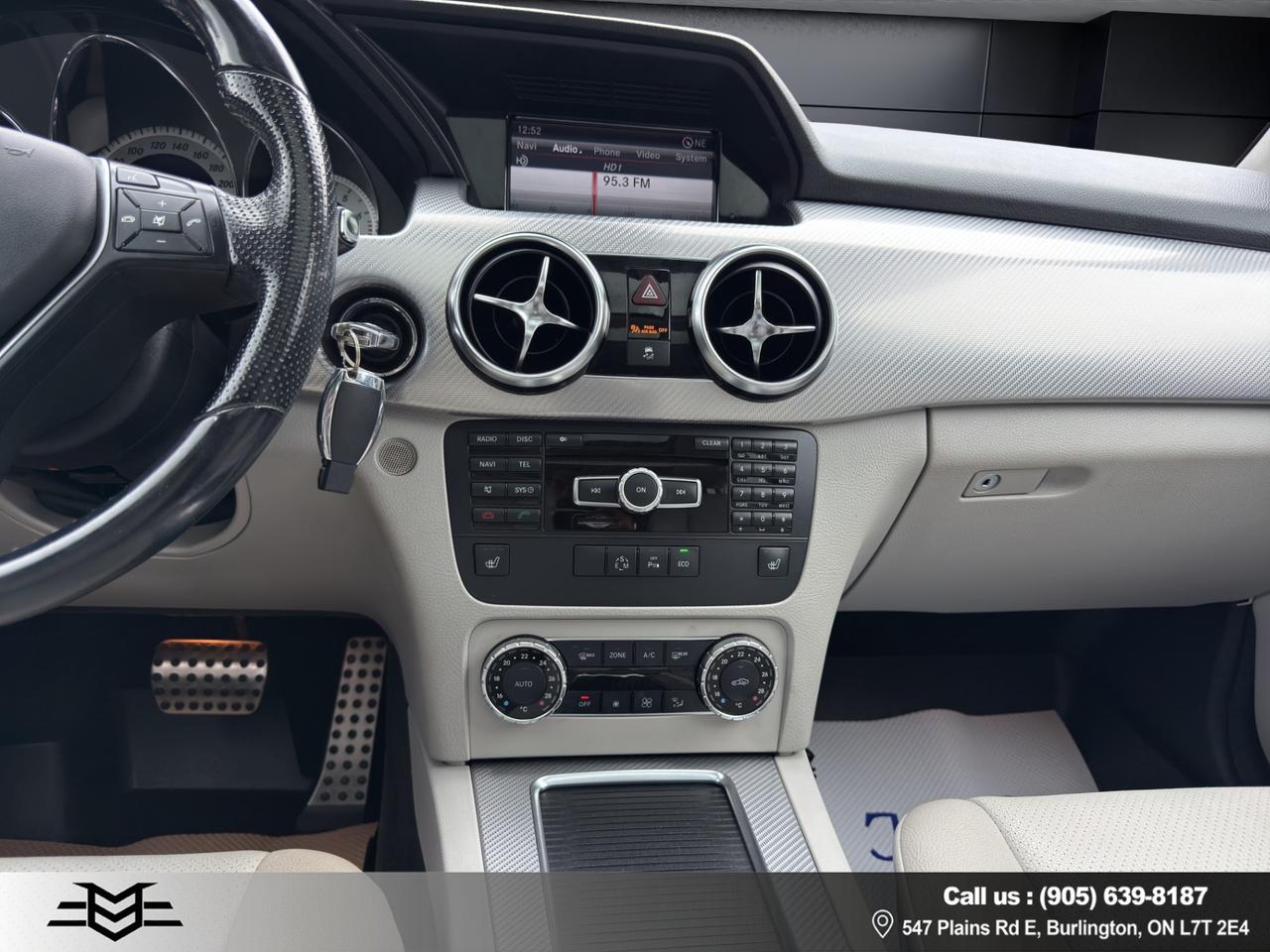 2013 Mercedes-Benz GLK-Class GLK 350 4MATIC - Amg Pkg - Moonroof - Leather !!! Photo