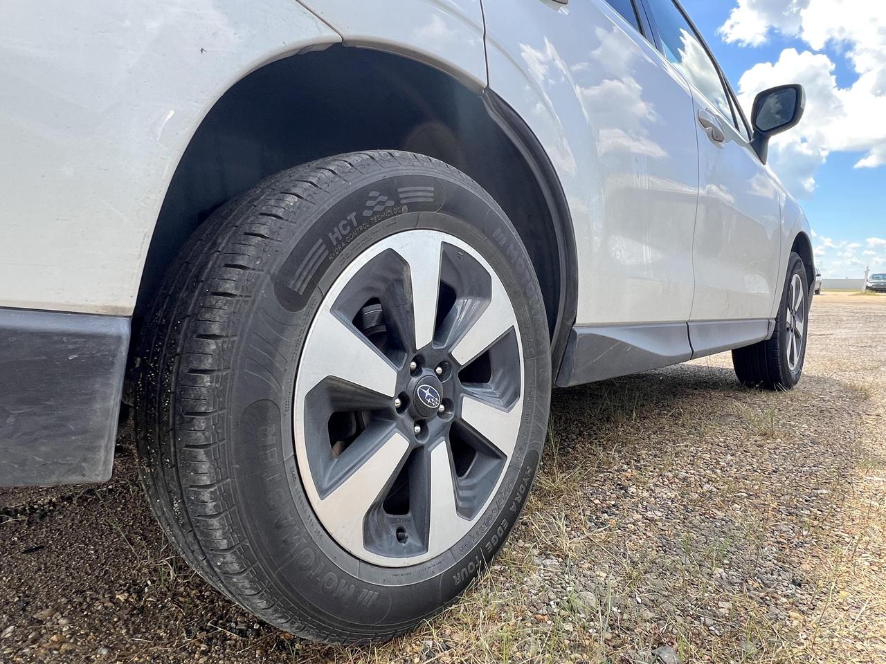 2018 Subaru Forester TOURING Photo3