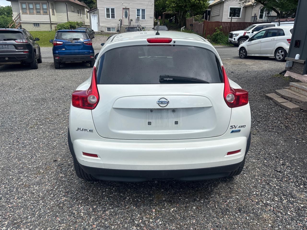 2014 Nissan Juke SV AWD Photo3