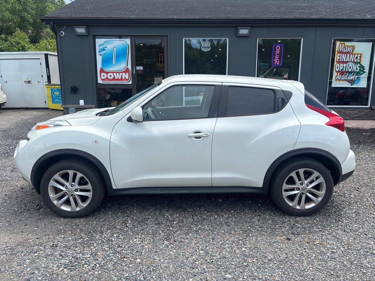 2014 Nissan Juke SV AWD Photo