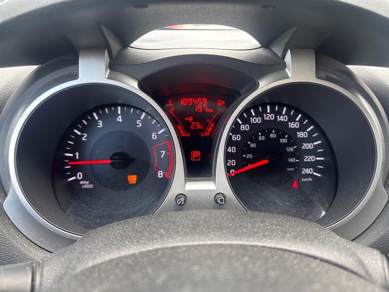 2014 Nissan Juke SV AWD Photo
