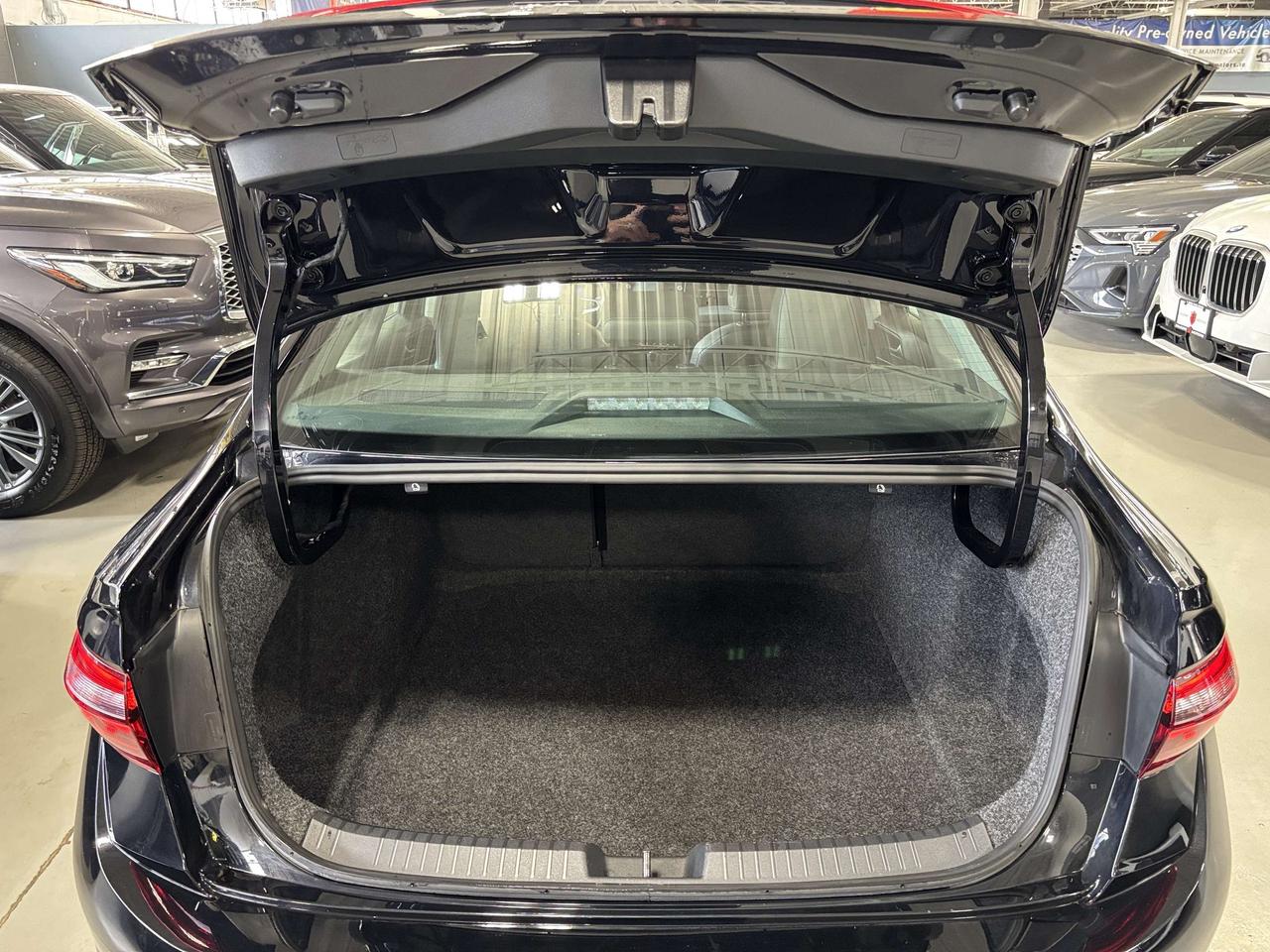 2025 Volkswagen Jetta Comfortline|ALLOYS|LEATHER|SUEDE|CARPLAY|HEATSEATS Photo