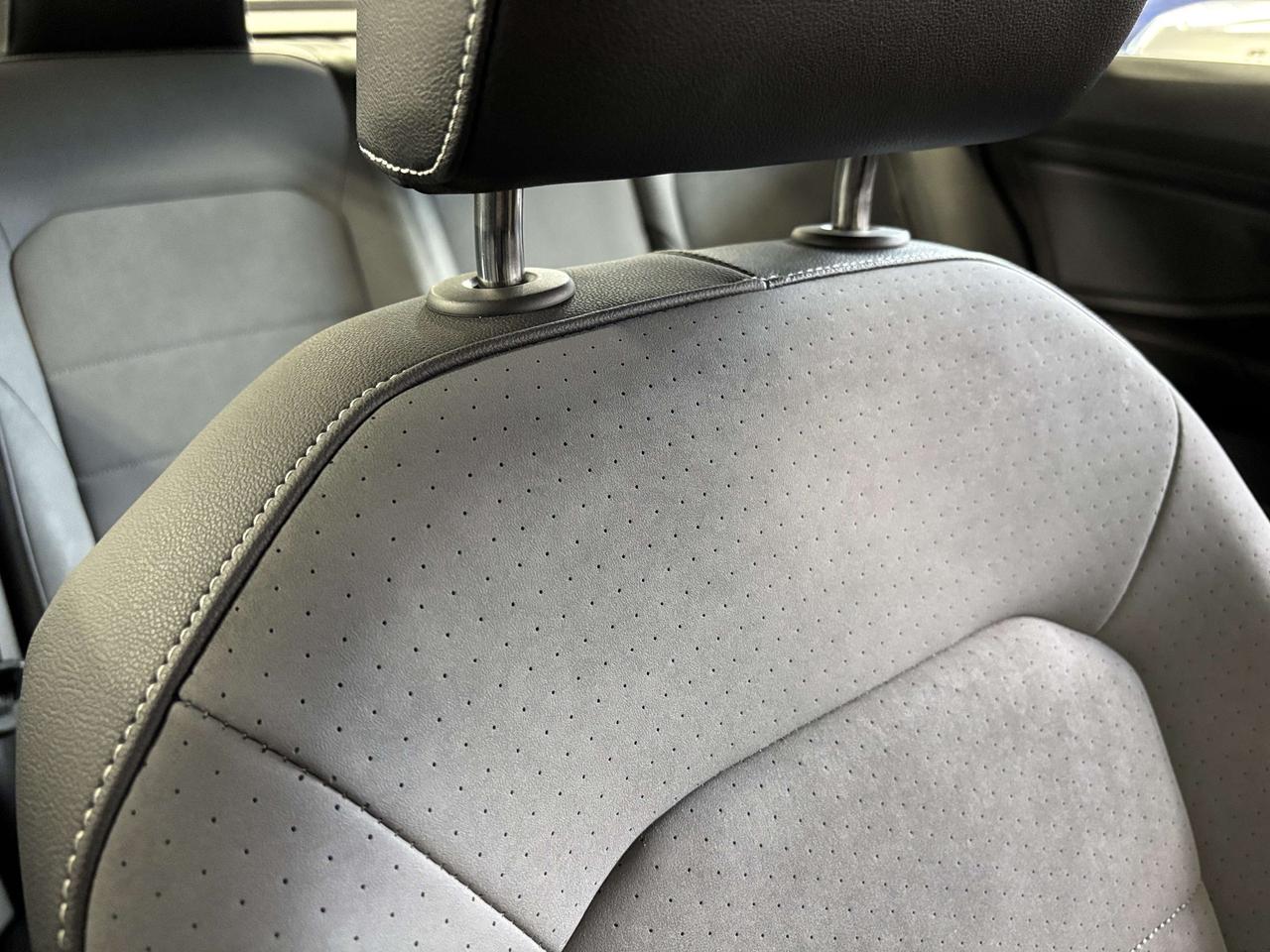 2025 Volkswagen Jetta Comfortline|ALLOYS|LEATHER|SUEDE|CARPLAY|HEATSEATS Photo