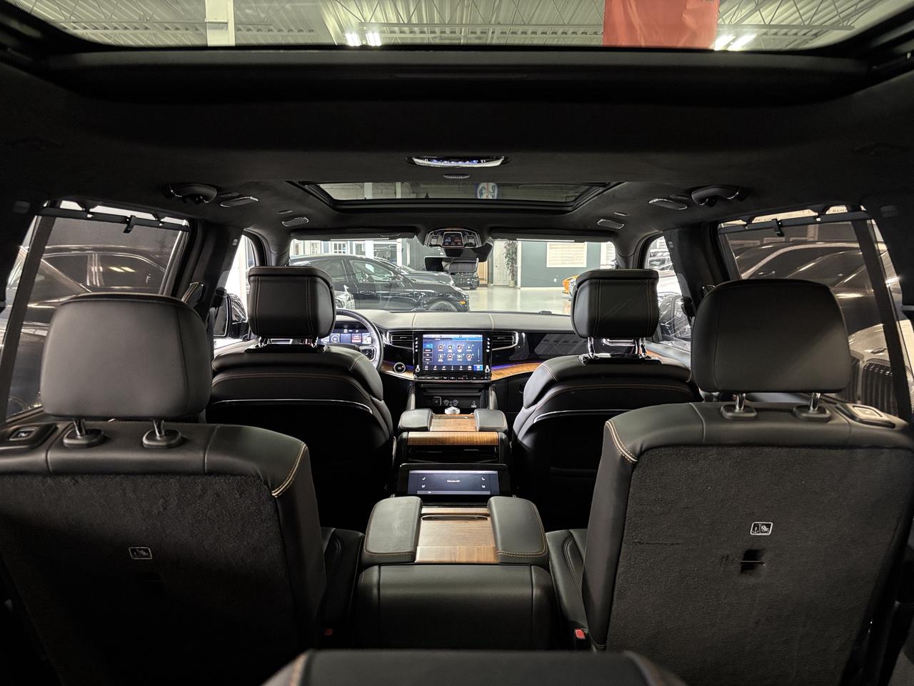 2022 Jeep Grand Wagoneer Series III 4x4|FAMCAM|7PASS|MASSAGE|WOOD|HEADSUP|+ Photo