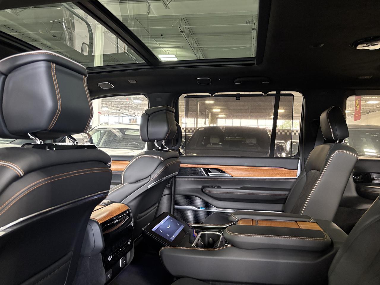2022 Jeep Grand Wagoneer Series III 4x4|FAMCAM|7PASS|MASSAGE|WOOD|HEADSUP|+ Photo