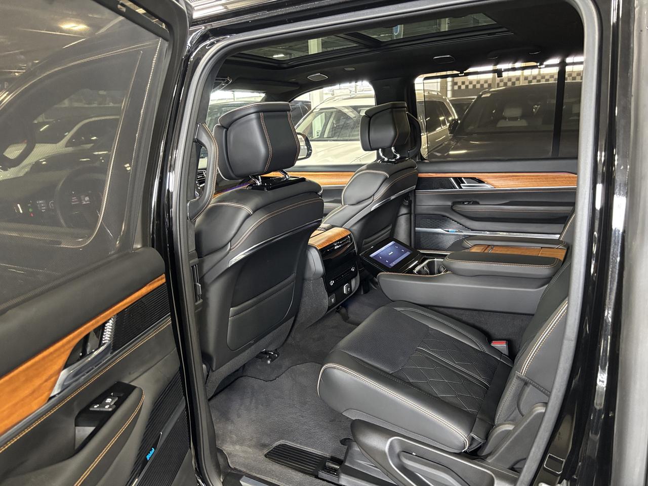 2022 Jeep Grand Wagoneer Series III 4x4|FAMCAM|7PASS|MASSAGE|WOOD|HEADSUP|+ Photo