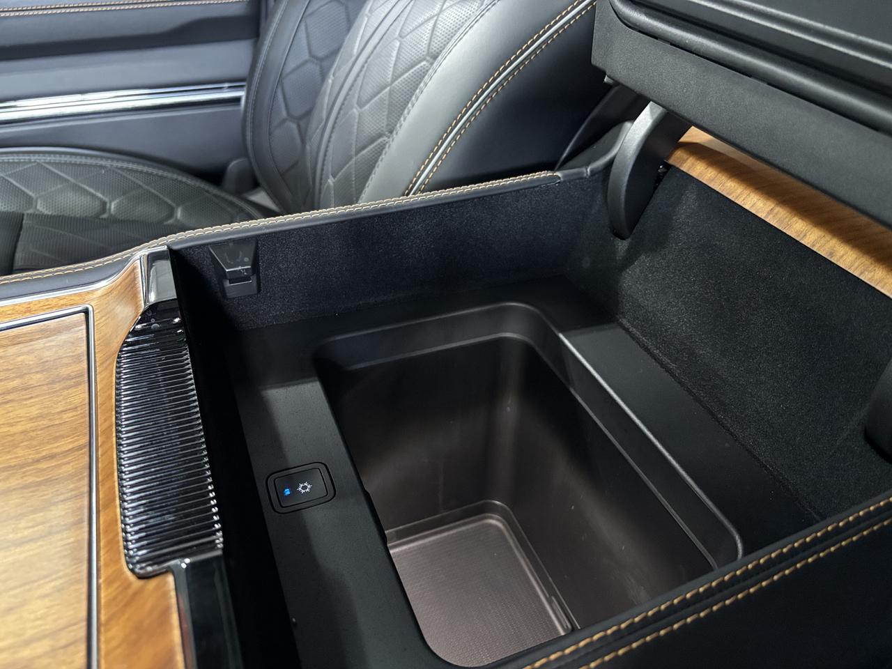 2022 Jeep Grand Wagoneer Series III 4x4|FAMCAM|7PASS|MASSAGE|WOOD|HEADSUP|+ Photo