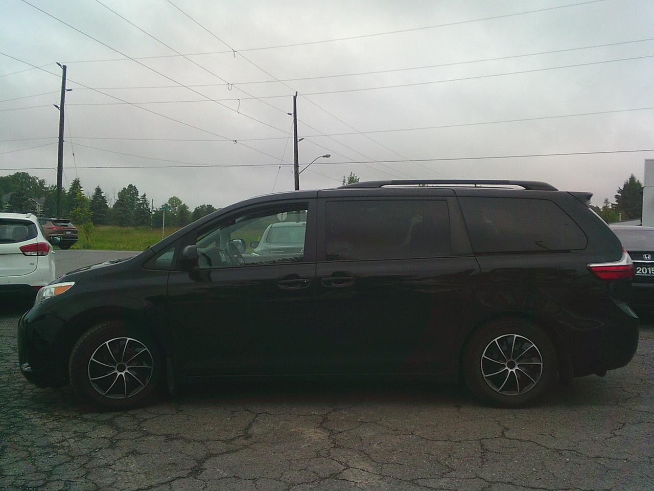 2015 Toyota Sienna 5 dr LE 8-Pass FWD Photo3