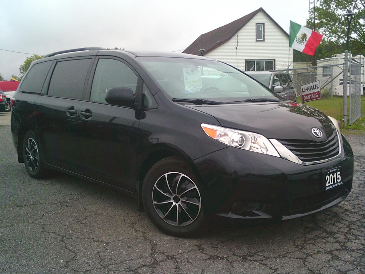 2015 Toyota Sienna 5 dr LE 8-Pass FWD Photo