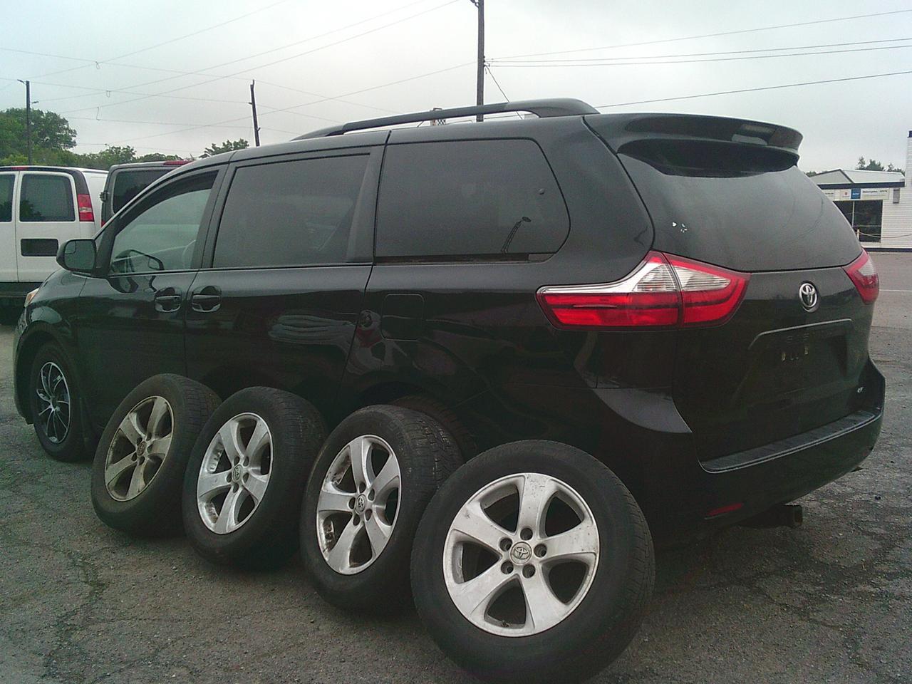 2015 Toyota Sienna 5 dr LE 8-Pass FWD Photo