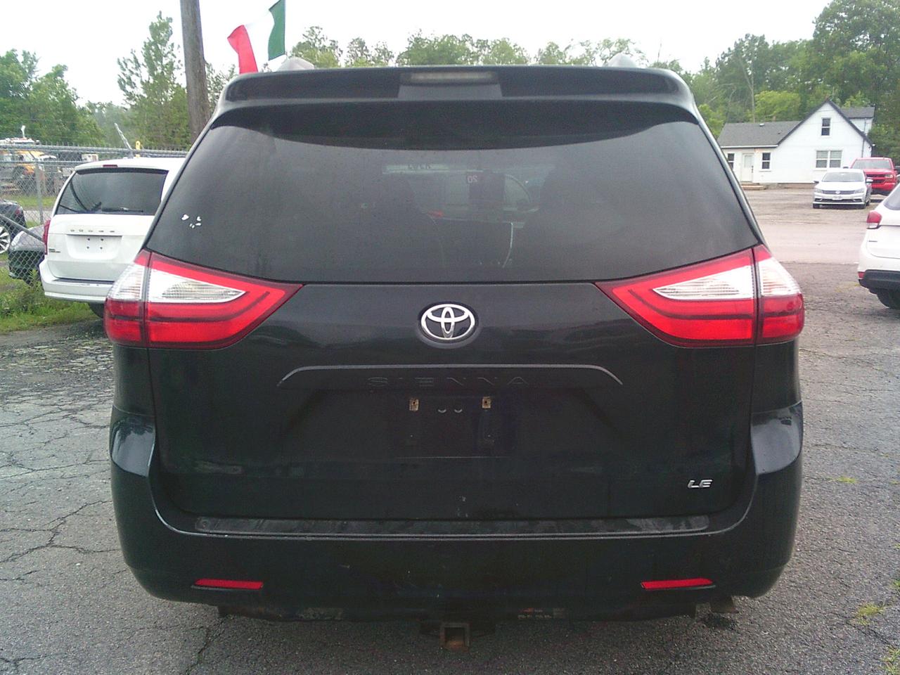 2015 Toyota Sienna 5 dr LE 8-Pass FWD Photo