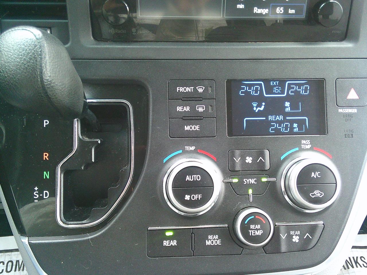 2015 Toyota Sienna 5 dr LE 8-Pass FWD Photo