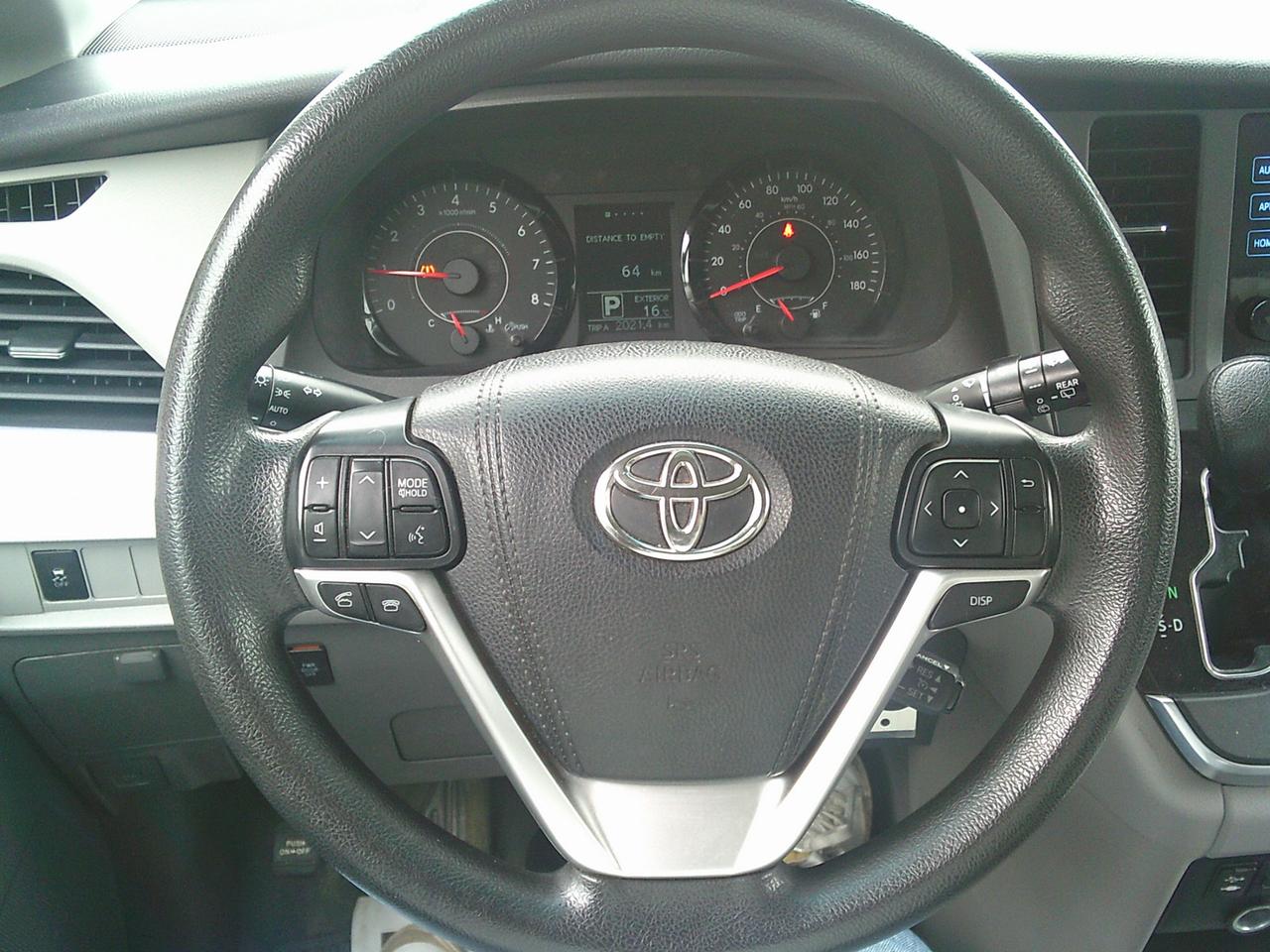2015 Toyota Sienna 5 dr LE 8-Pass FWD Photo