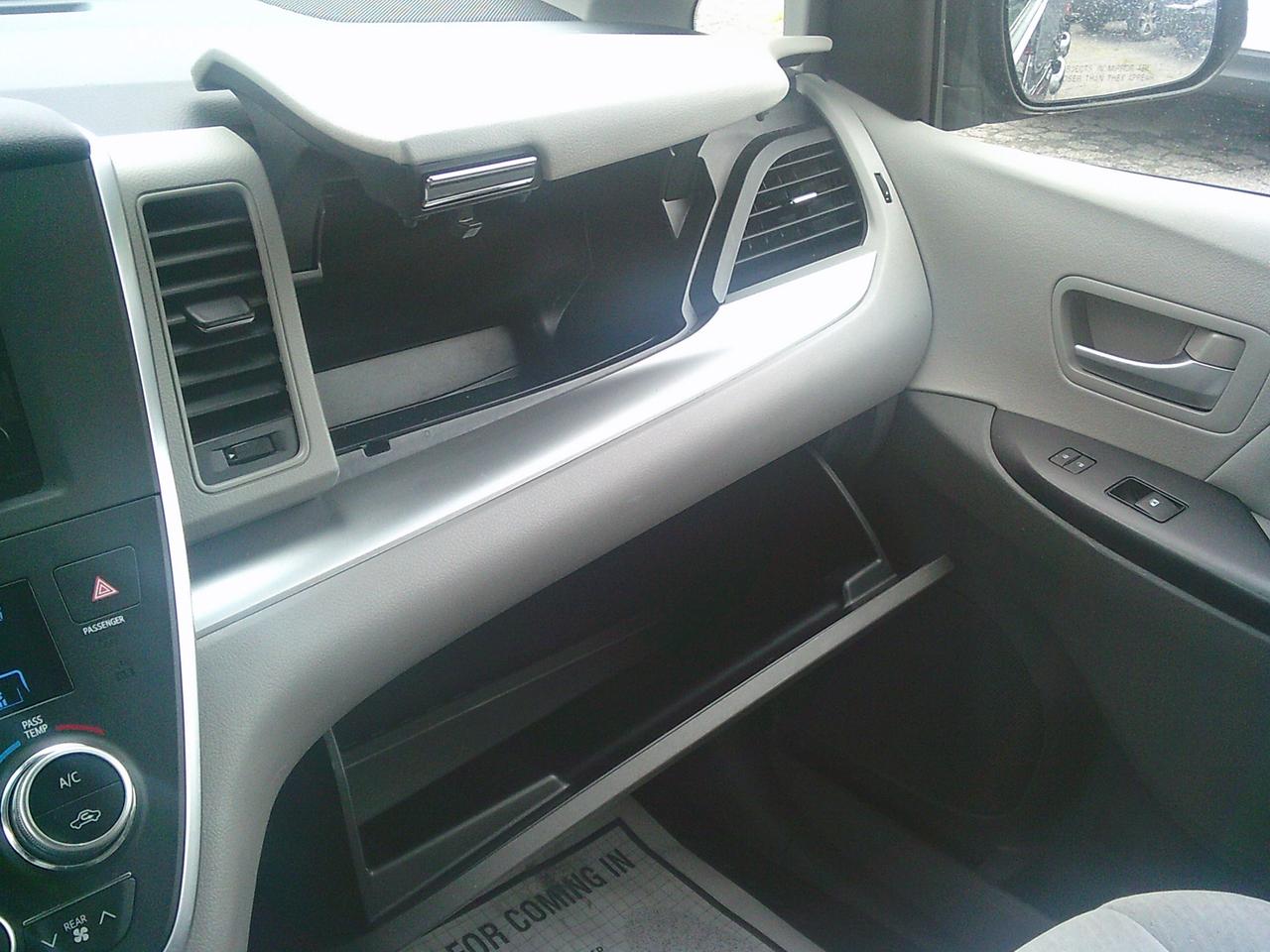 2015 Toyota Sienna 5 dr LE 8-Pass FWD Photo