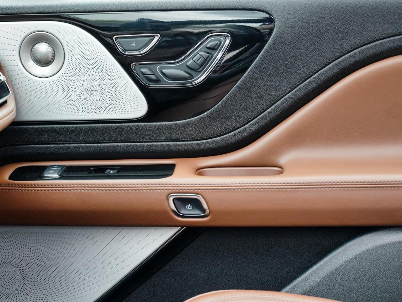 2023 Lincoln Aviator Reserve AWD | LOW KM | PANO ROOF | BROWN LEATHER Photo