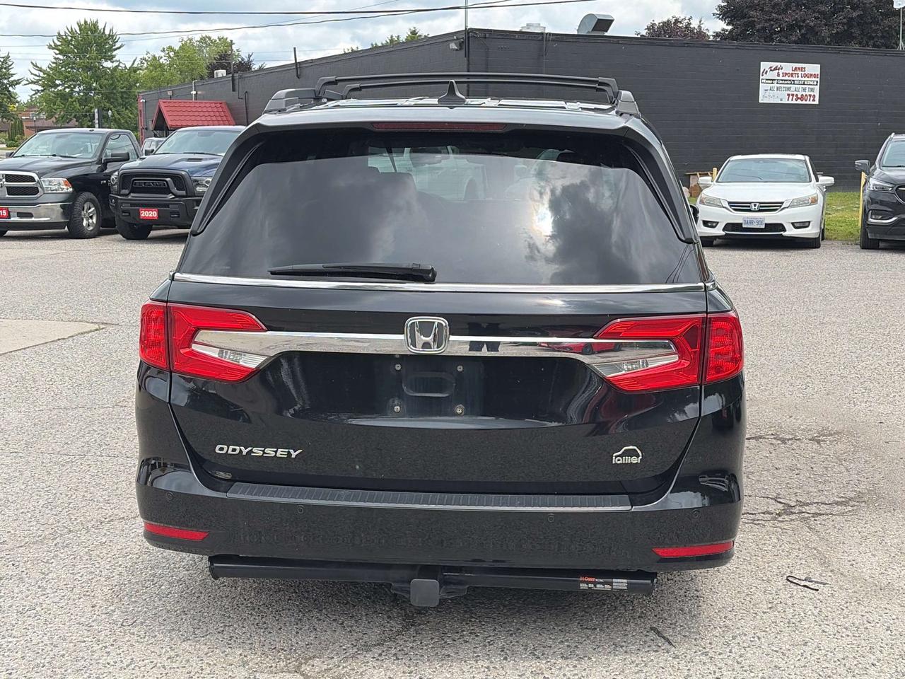 2018 Honda Odyssey EX-L, 8 PASS, CLEAN CARFAX, POWER SLIDING DOORS! Photo