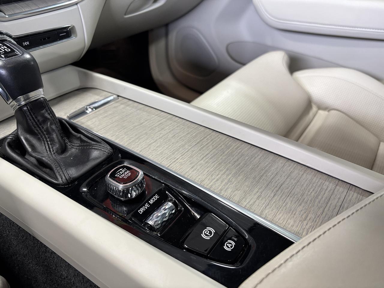 2021 Volvo XC60 T6 Inscription|AWD|NAV|HARMANKARDON|CREAMLEATHER|+ Photo