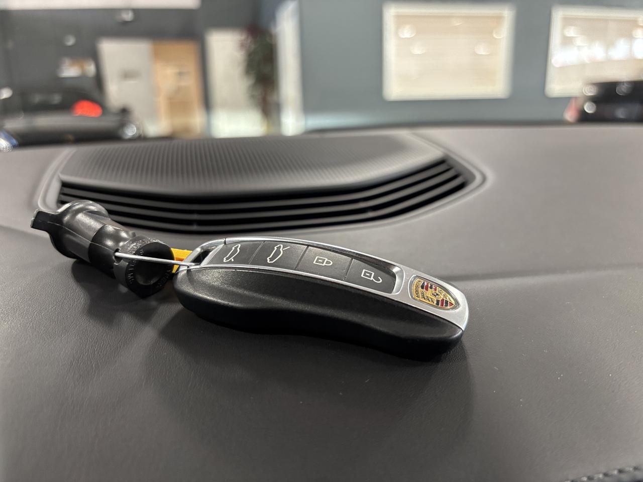2020 Porsche Taycan Turbo|CLUSTERNAV|3DCAM|BOSE|MATRIXLED|CREAMLEATHER Photo
