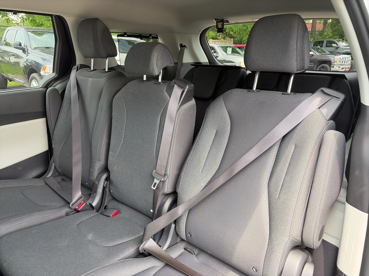 2024 Kia Carnival LX FWD, CLEAN CARFAX, 8 PASSENGER, REMOTE START! Photo