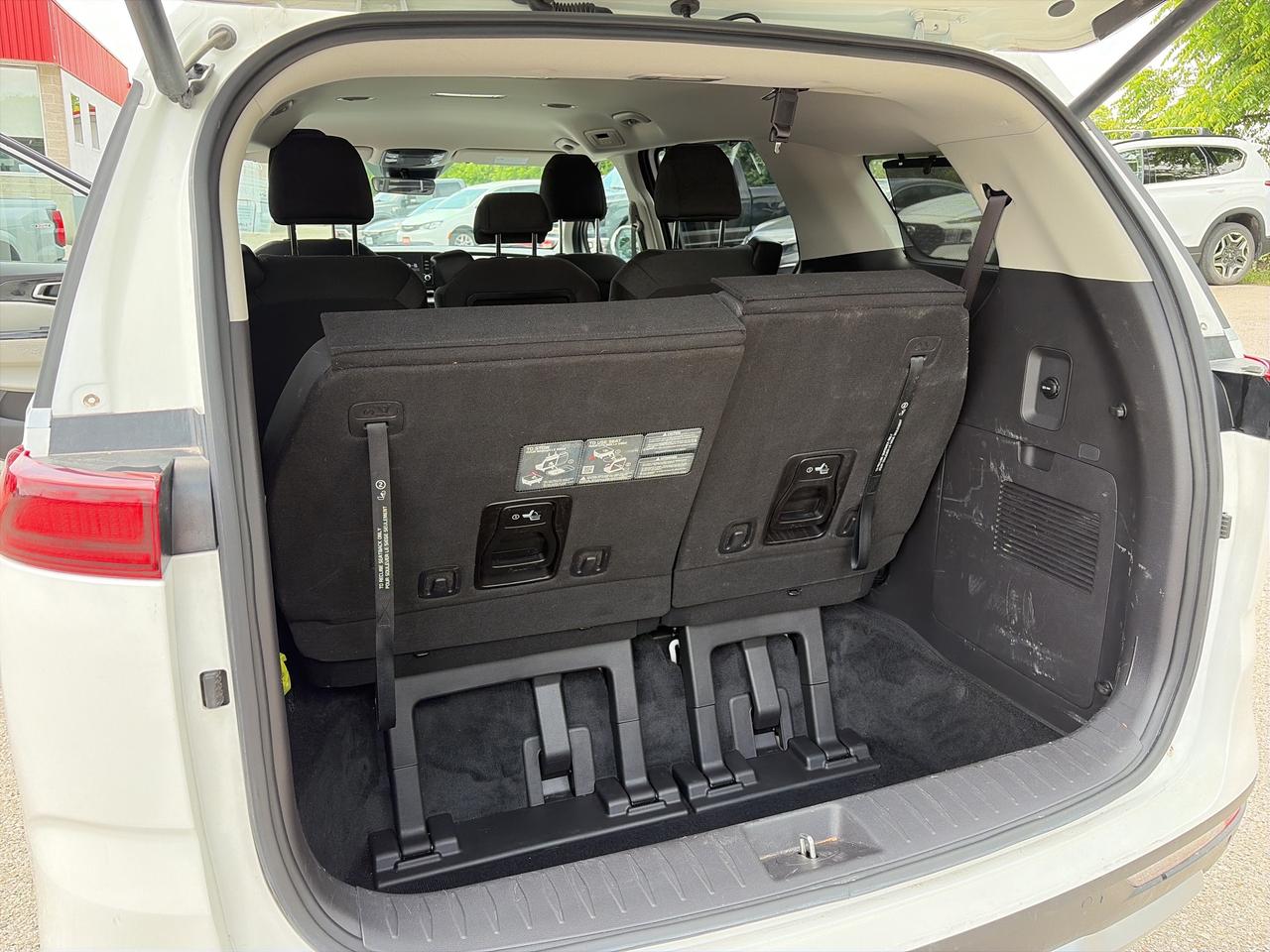 2024 Kia Carnival LX FWD, CLEAN CARFAX, 8 PASSENGER, REMOTE START! - Photo #12