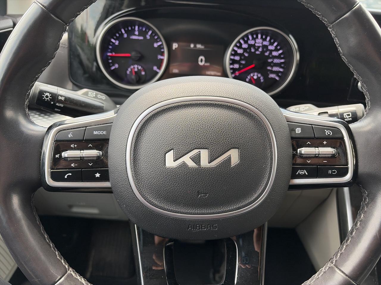 2024 Kia Carnival LX FWD, CLEAN CARFAX, 8 PASSENGER, REMOTE START! Photo