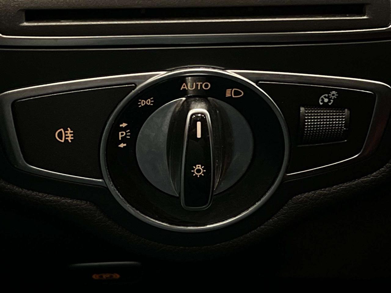 2016 Mercedes-Benz C-Class C300 PREMIUM AWD | AMG SPORT | LEATHER | PANO ROOF Photo