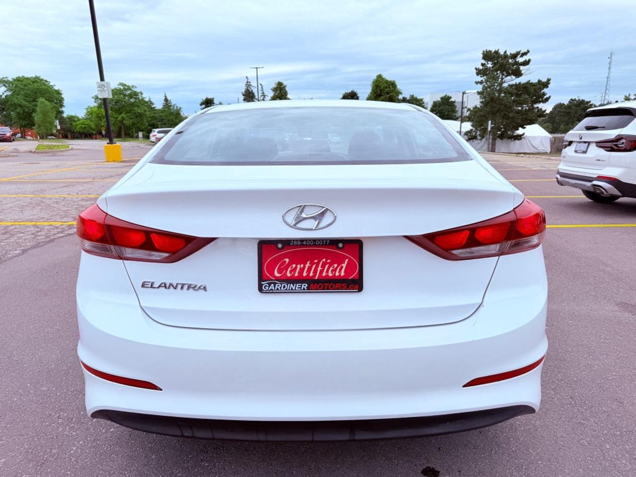 2017 Hyundai Elantra 4dr Sedan Automatic LE Photo4