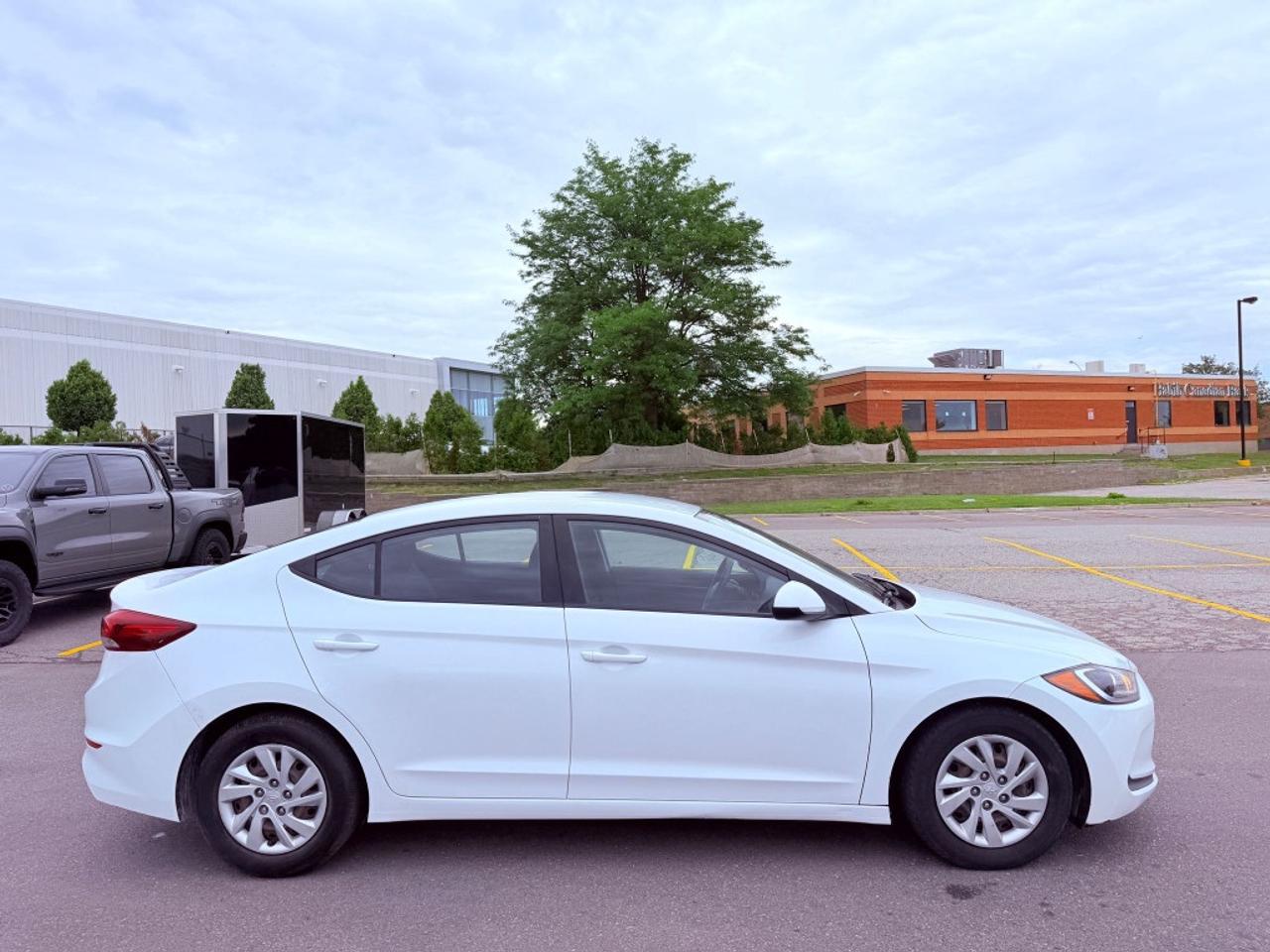 2017 Hyundai Elantra 4dr Sedan Automatic LE Photo