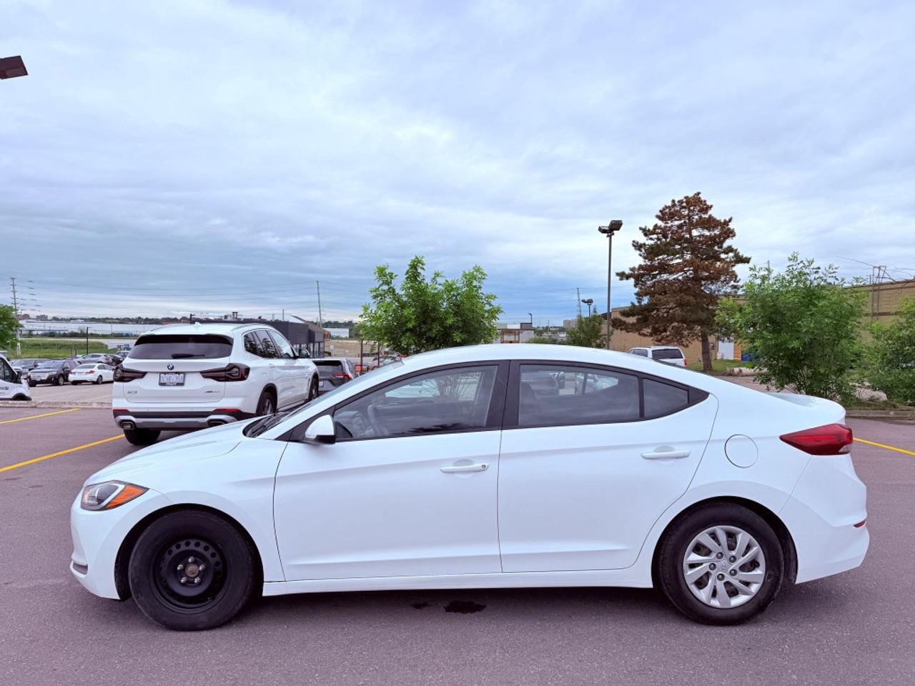 2017 Hyundai Elantra 4dr Sedan Automatic LE Photo
