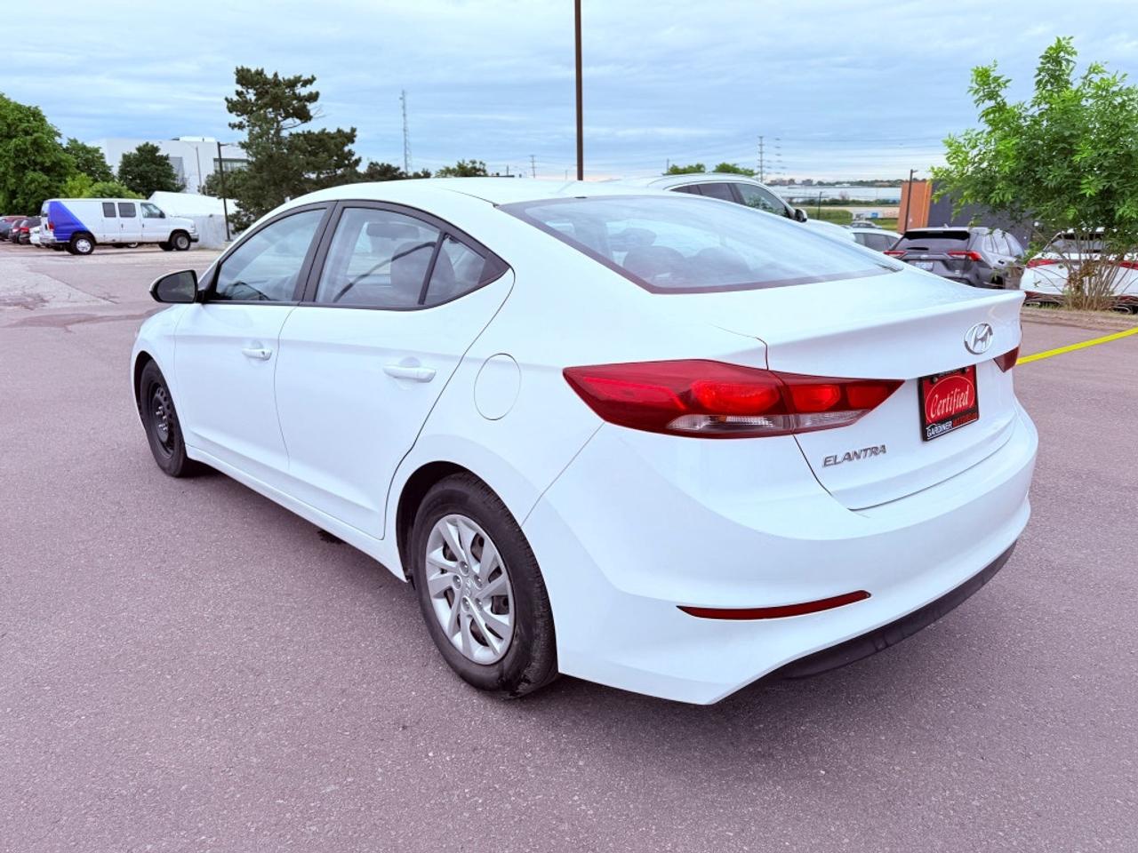 2017 Hyundai Elantra 4dr Sedan Automatic LE Photo