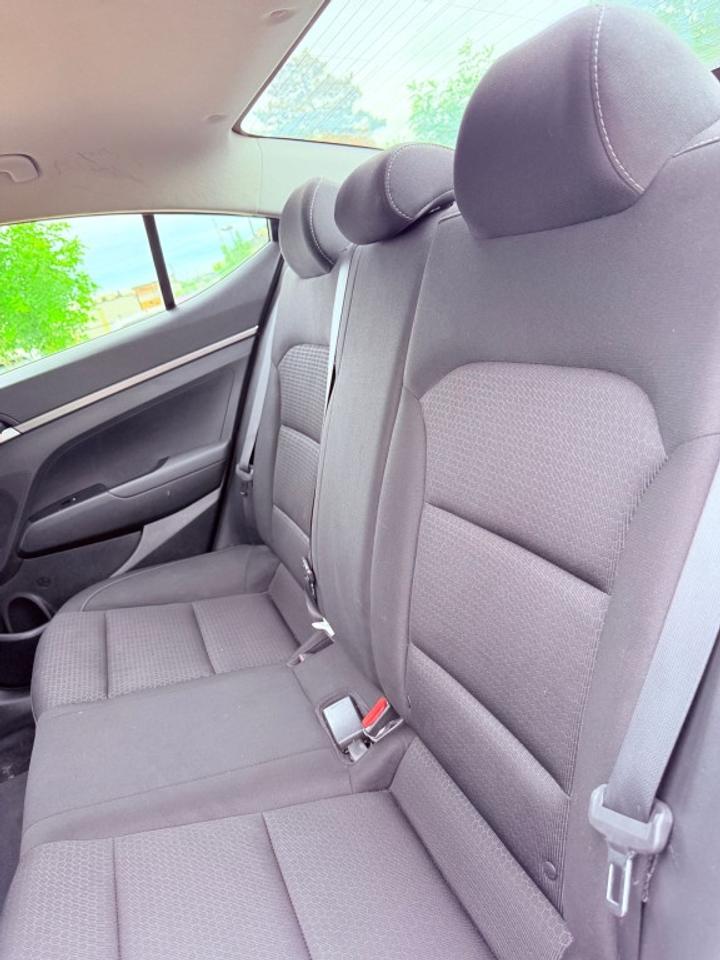 2017 Hyundai Elantra 4dr Sedan Automatic LE Photo