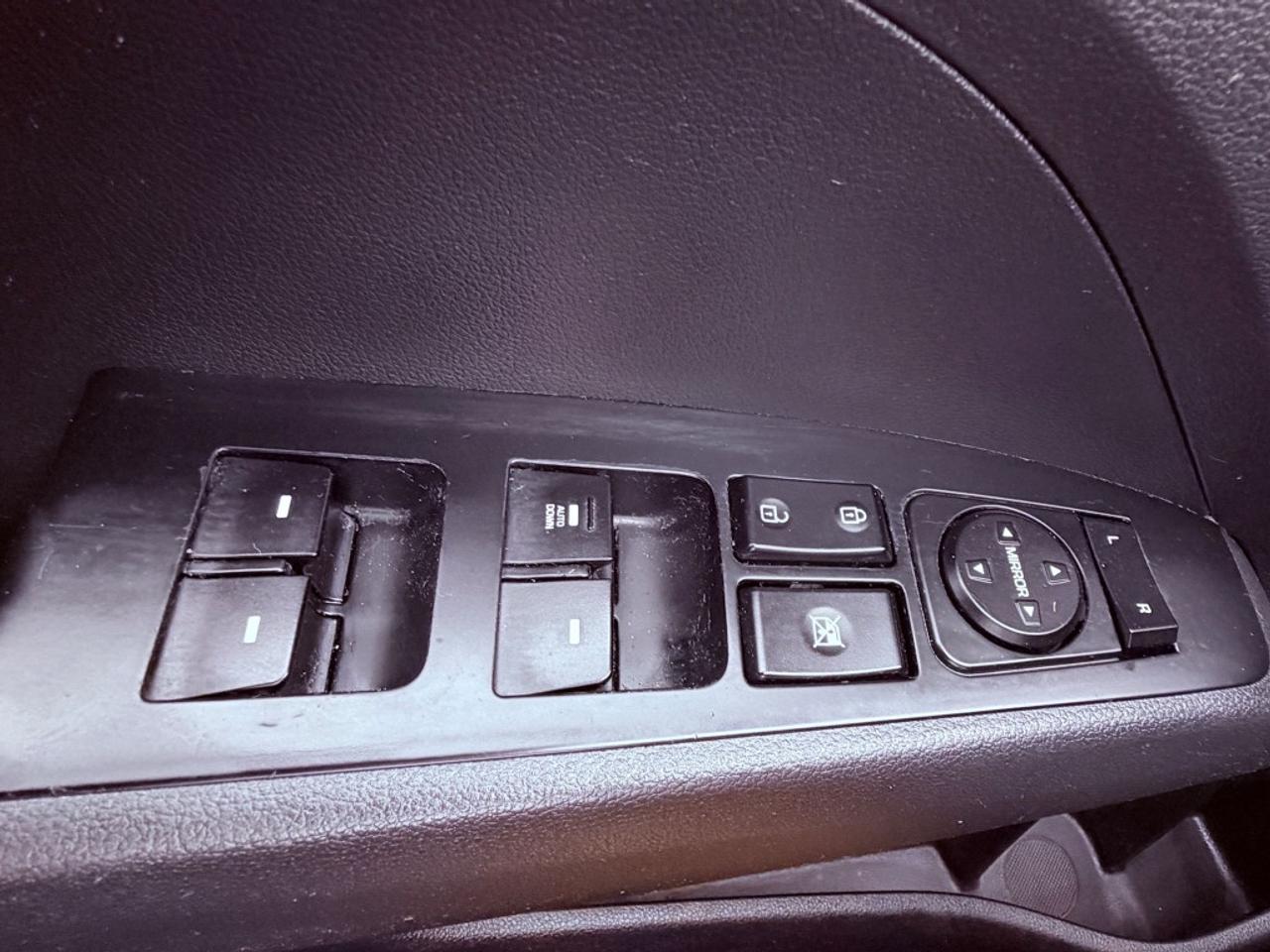 2017 Hyundai Elantra 4dr Sedan Automatic LE Photo
