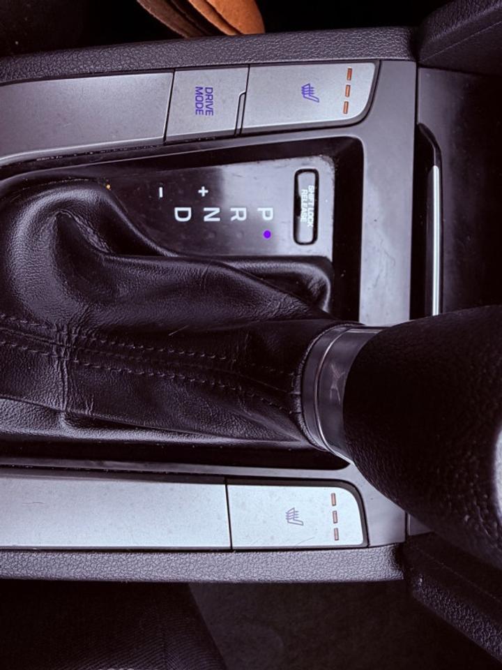 2017 Hyundai Elantra 4dr Sedan Automatic LE Photo