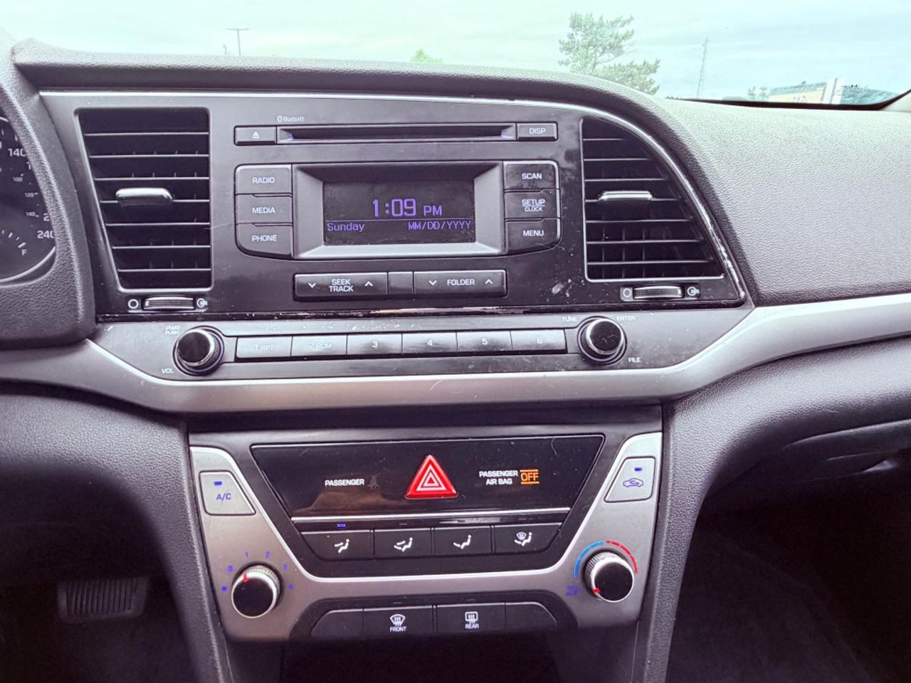 2017 Hyundai Elantra 4dr Sedan Automatic LE Photo