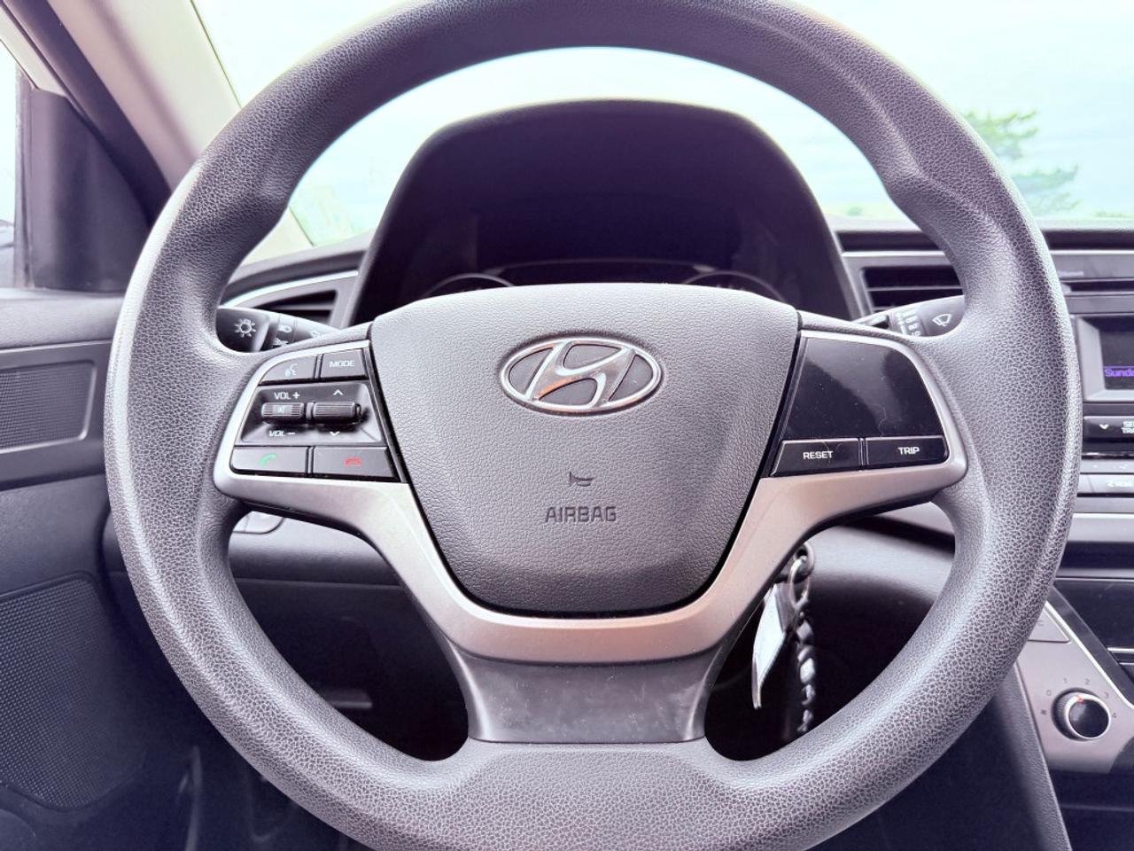2017 Hyundai Elantra 4dr Sedan Automatic LE Photo