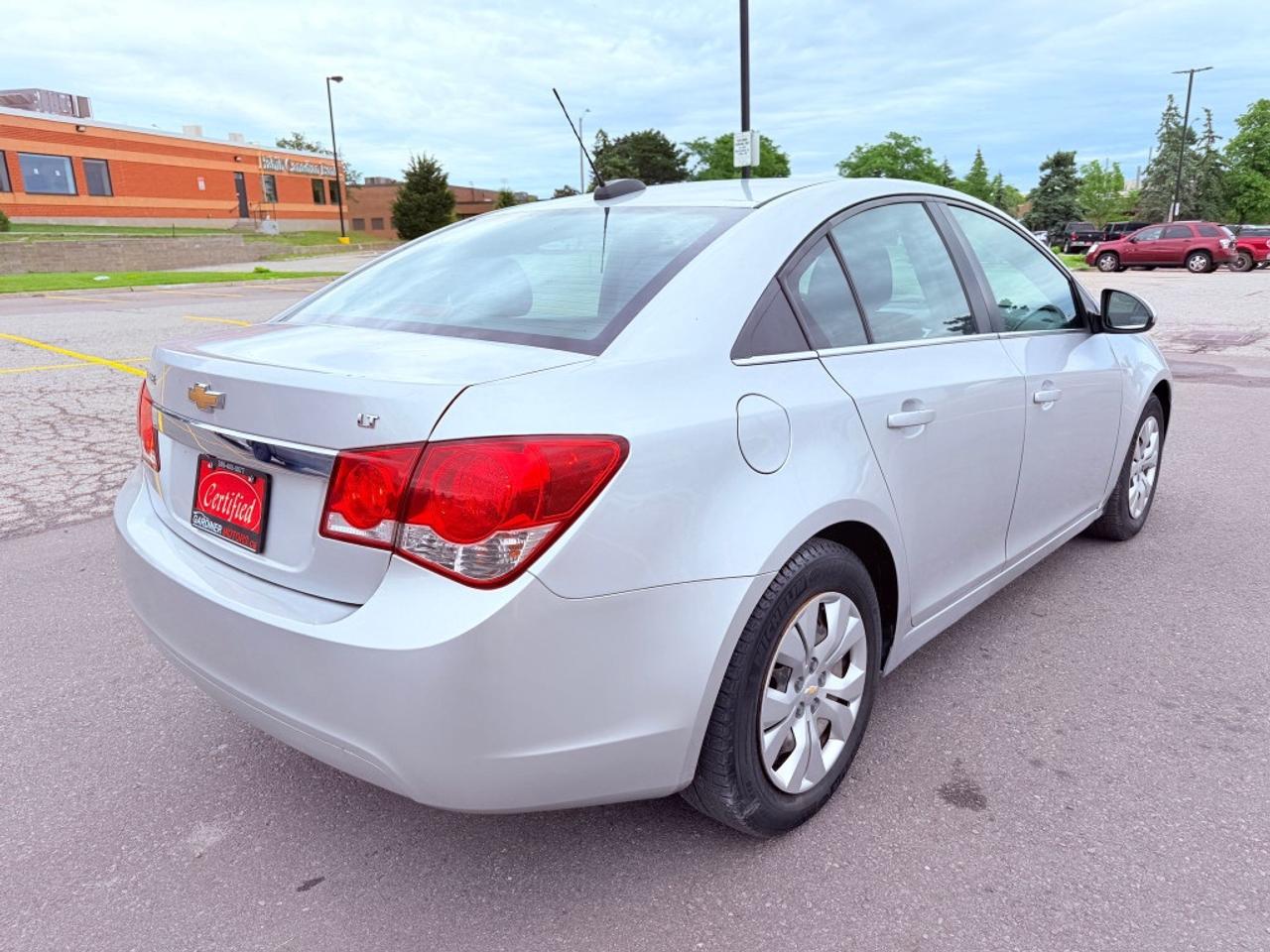 2015 Chevrolet Cruze 4dr Sedan 1LT Photo4