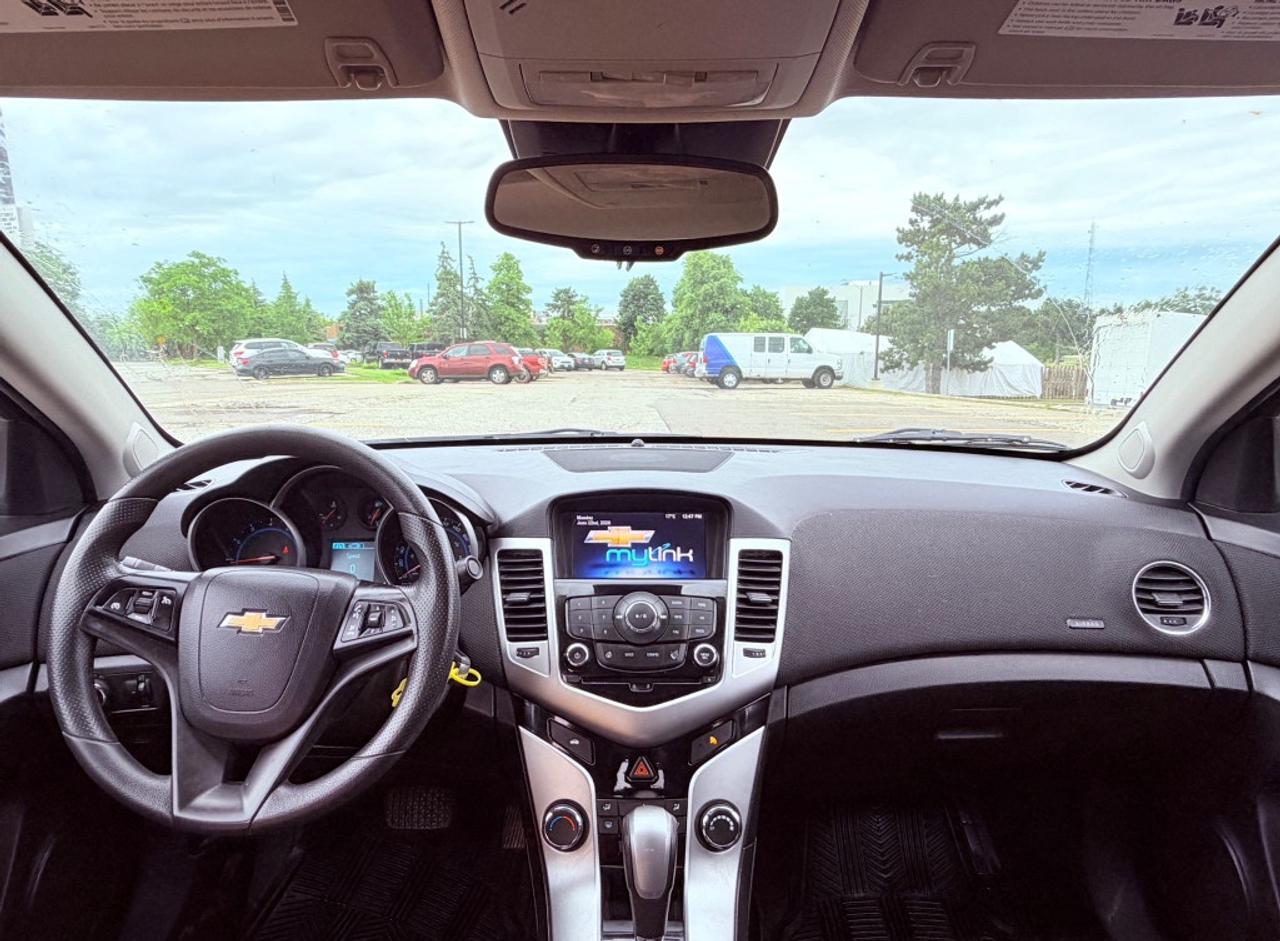 2015 Chevrolet Cruze 4dr Sedan 1LT Photo
