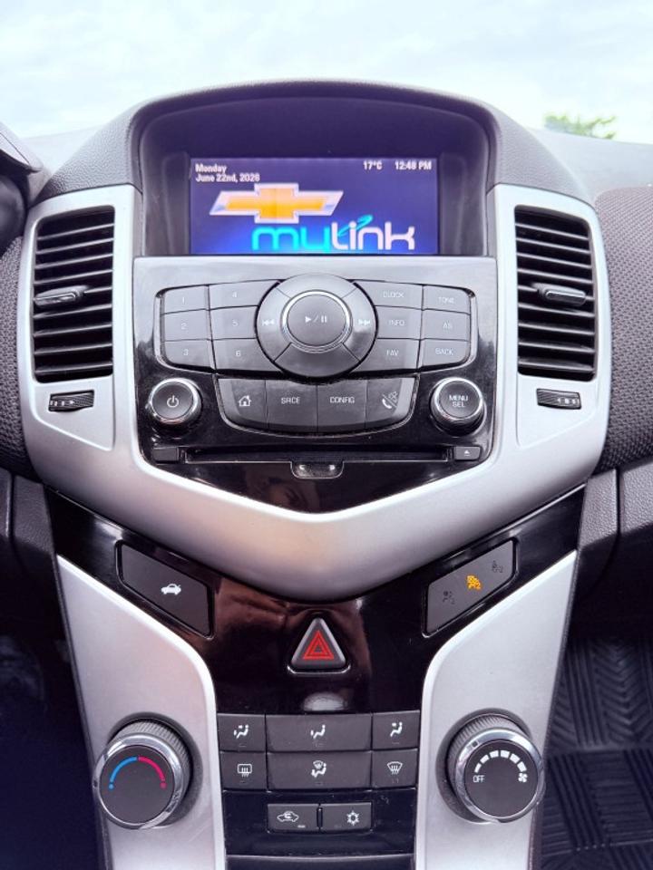 2015 Chevrolet Cruze 4dr Sedan 1LT Photo
