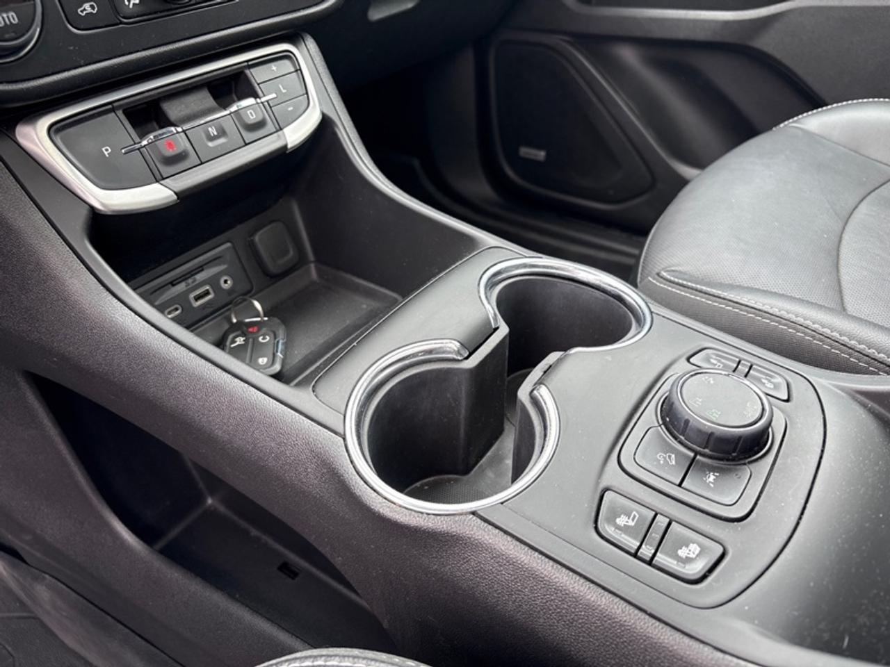 2023 GMC Terrain SLT Photo