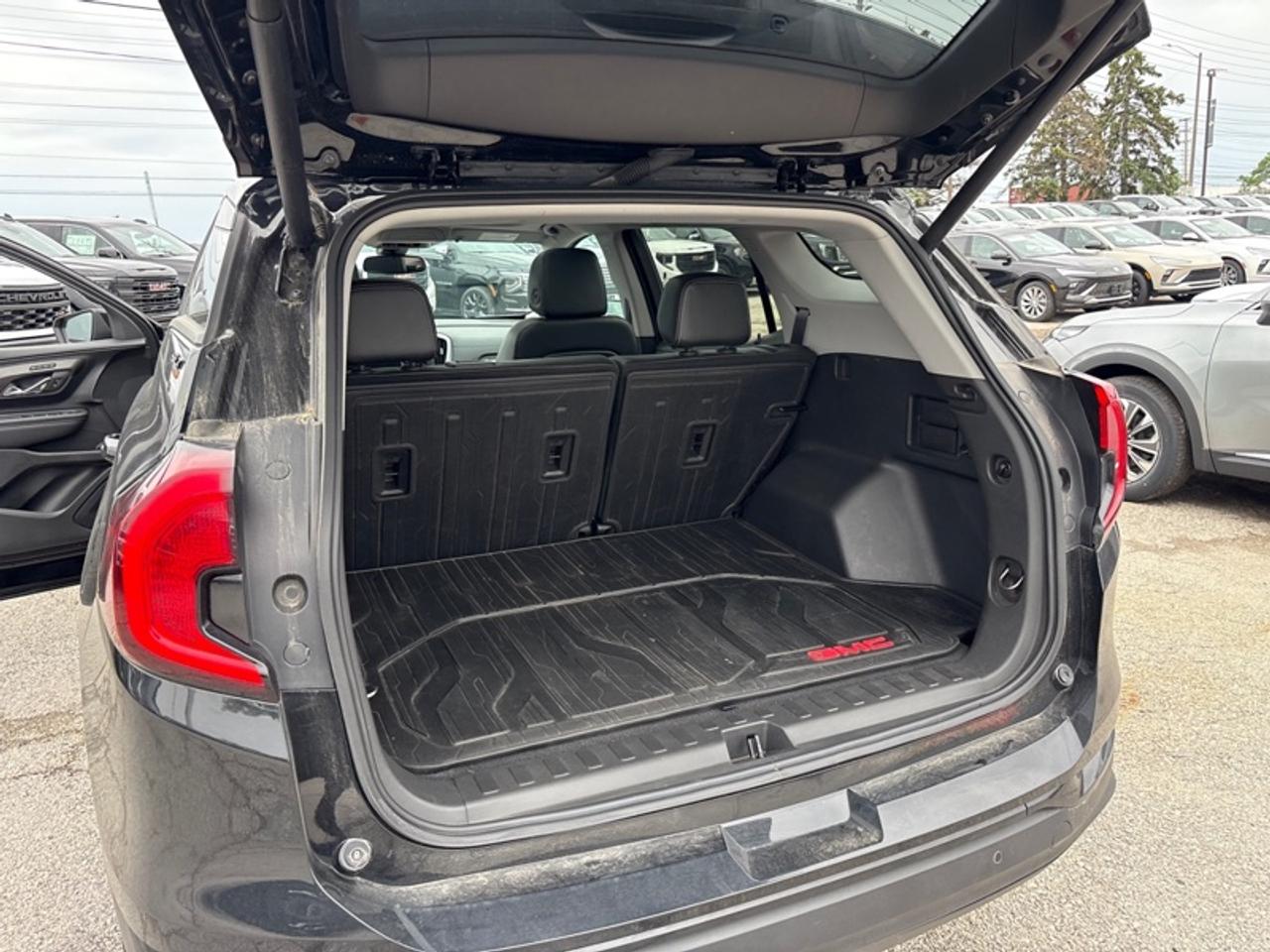 2023 GMC Terrain SLT Photo