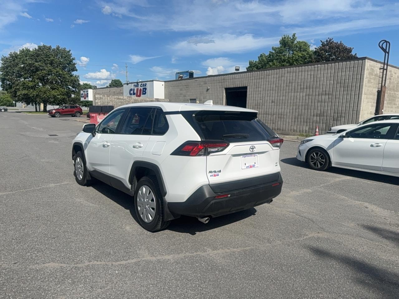 2023 Toyota RAV4 LE