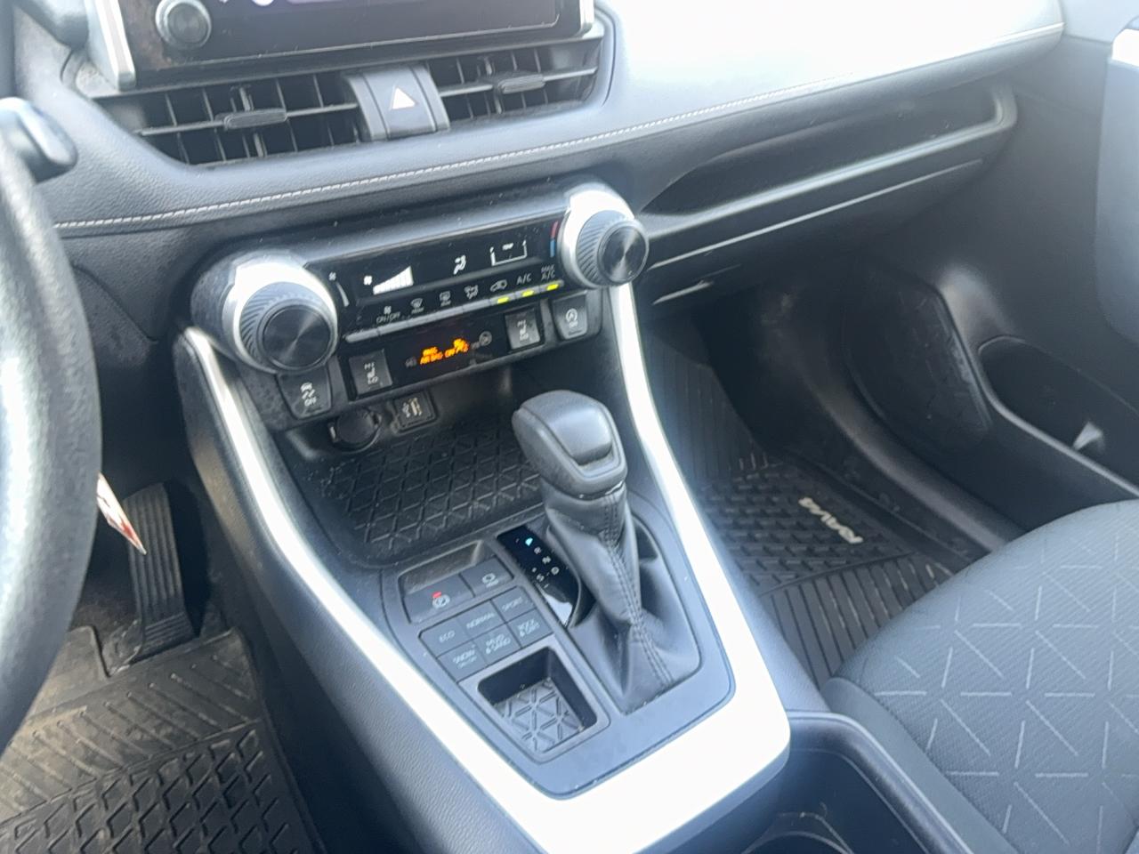 2023 Toyota RAV4 LE Photo
