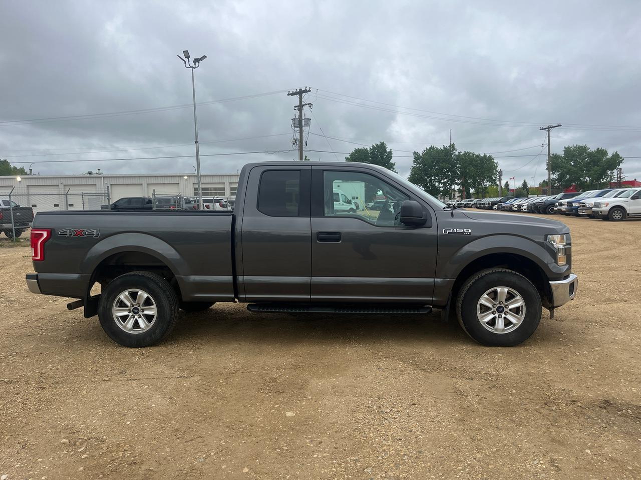 2015 Ford F-150 XLT Photo2