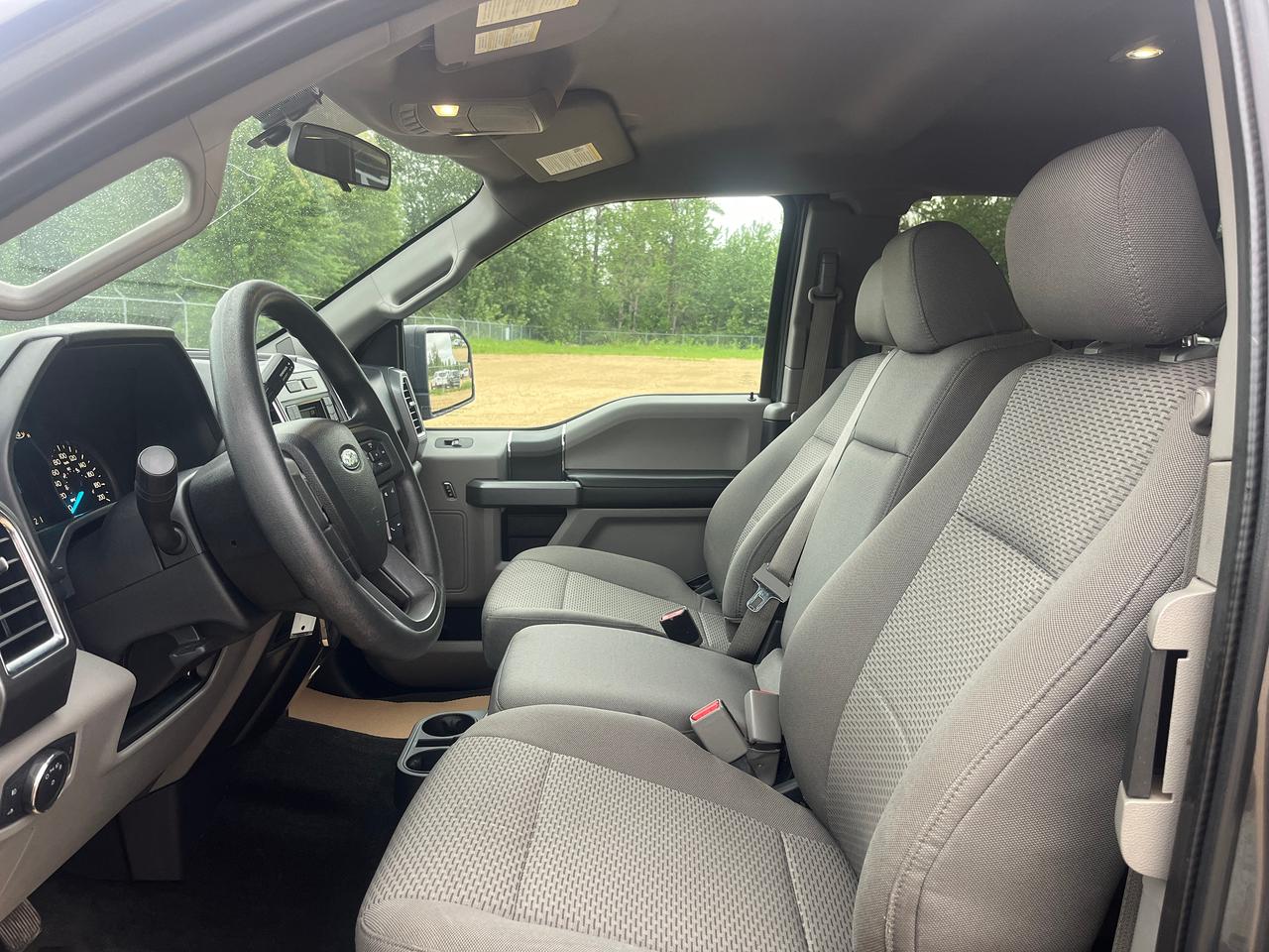 2015 Ford F-150 XLT Photo4