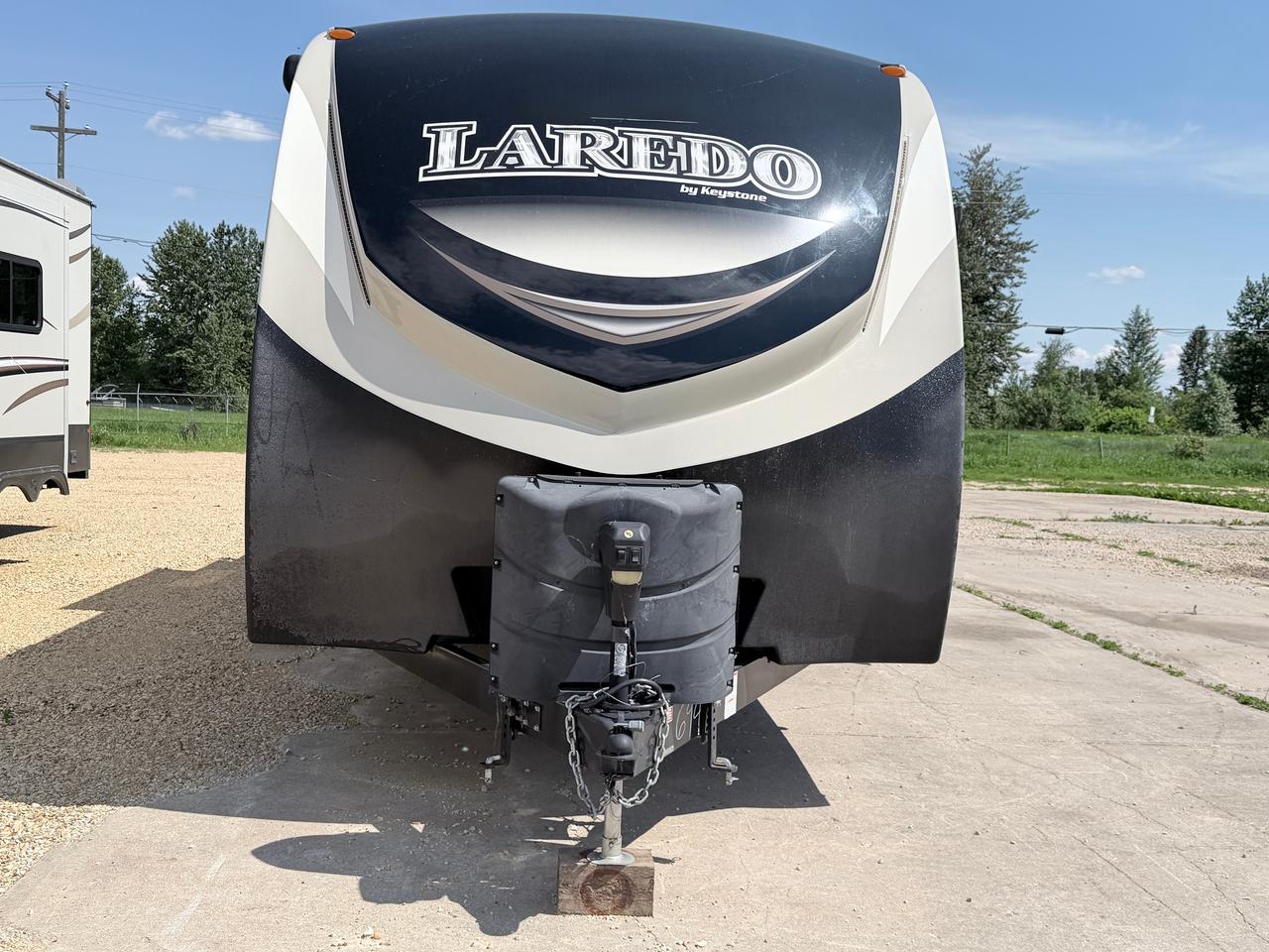 2017 Keystone Laredo PREMIUM Photo1