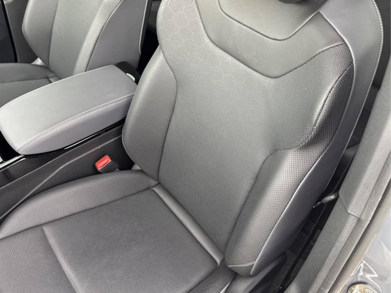 2024 Volkswagen ID.4 Pro S | Leather | Massage Seats | Nav | Harman Kardon Audio | Power Liftgate | Power Seat and More ! Photo2